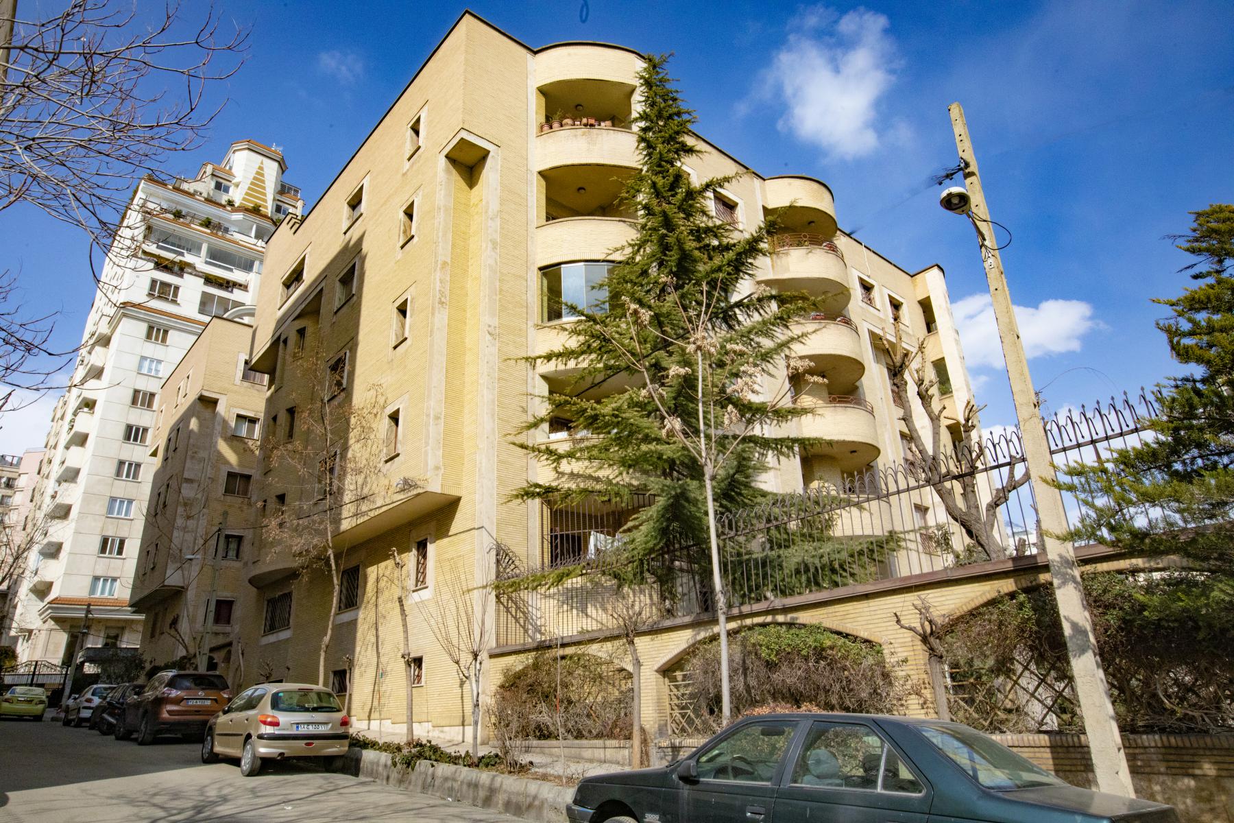 ساختمان مسکونی ارغوان