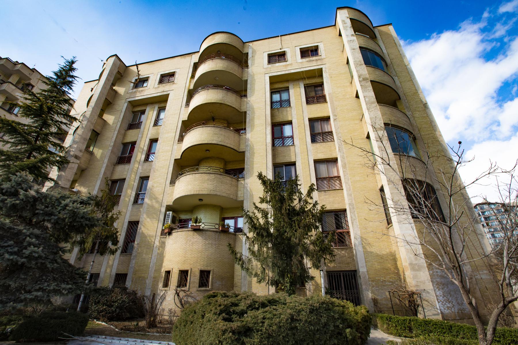 ساختمان مسکونی ارغوان