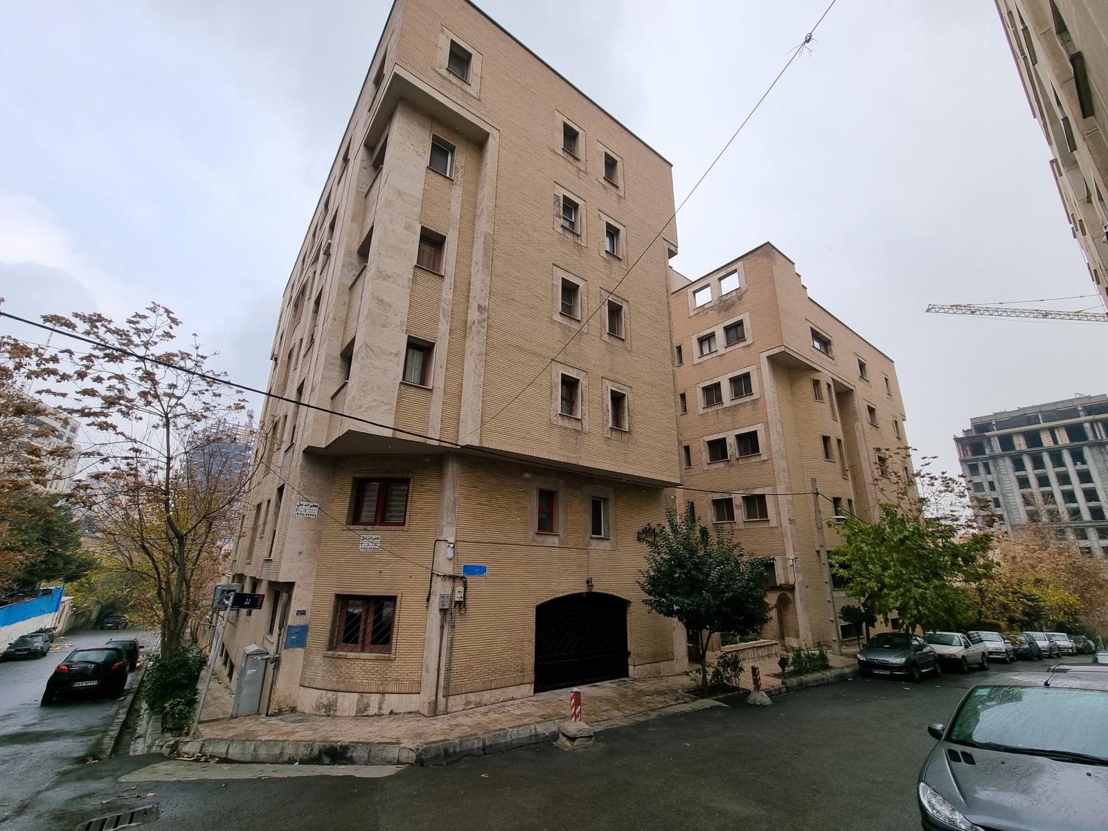 ساختمان مسکونی ارغوان