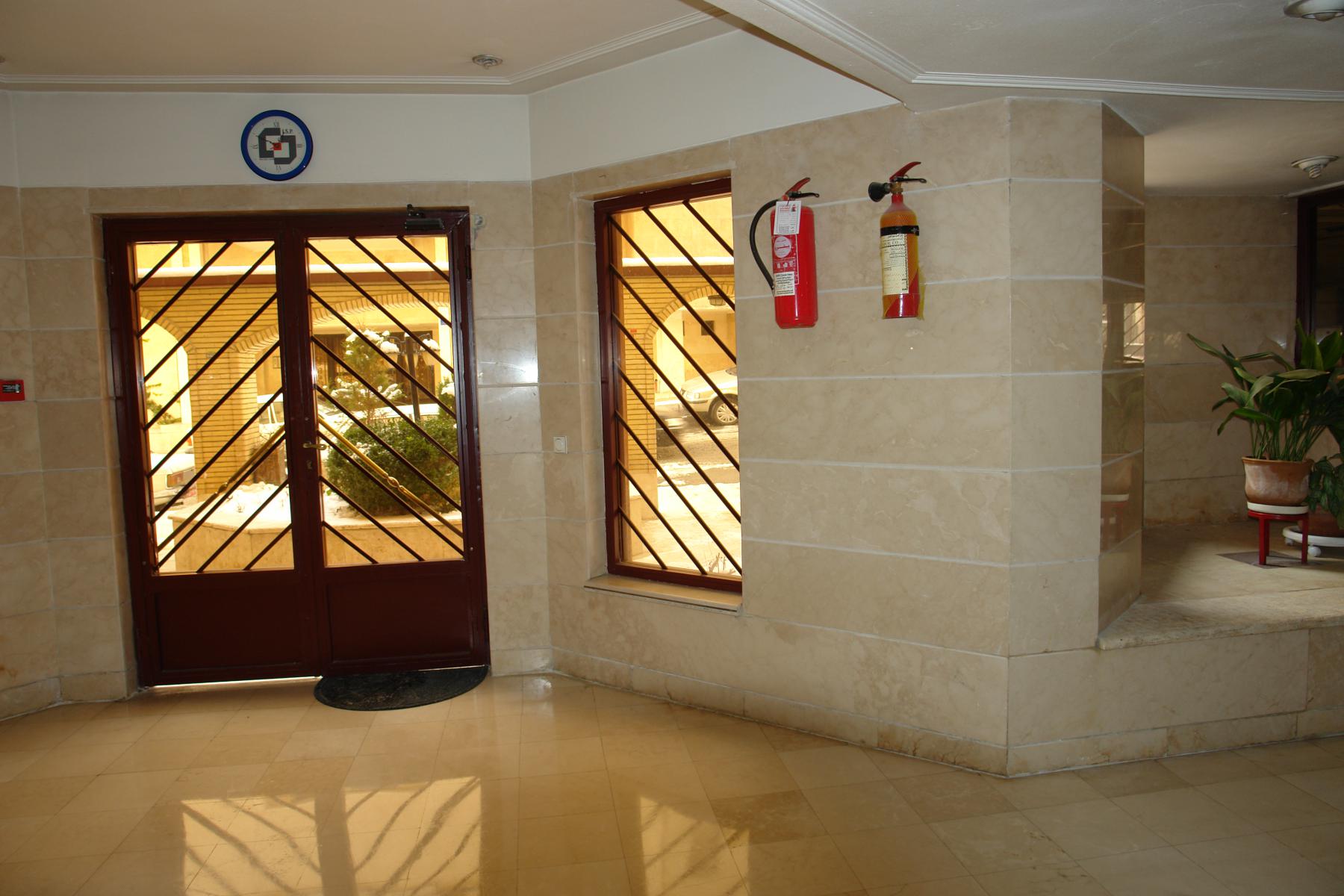 لابی ساختمان مسکونی ارغوان